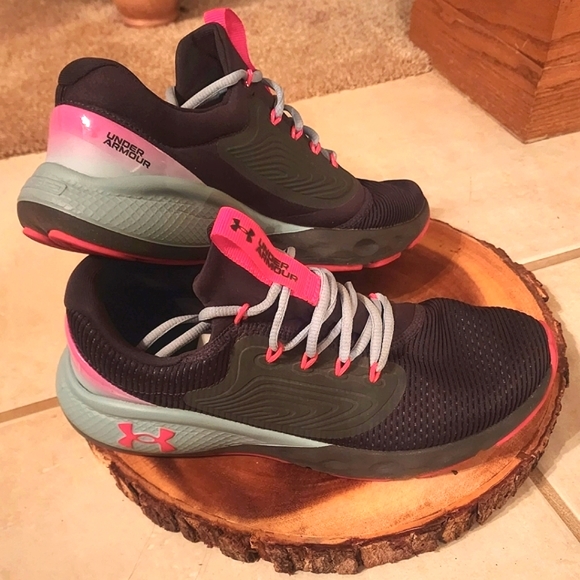 Under Armour sneakers - Picture 2 of 6